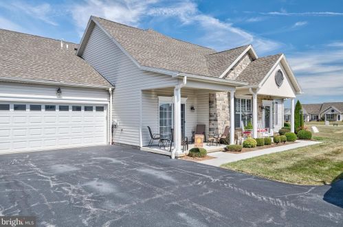 127 Dolomite Dr, York, PA 17408-6359