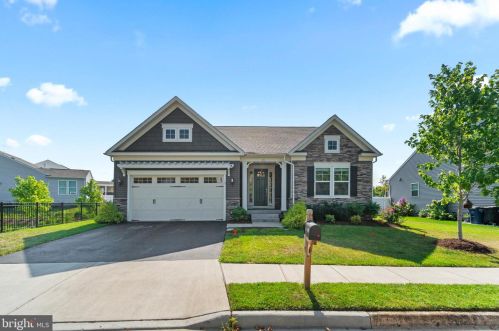 45 Cooper Run St, Lovettsville, VA 20180-8648