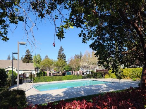 6327 Laguna Mirage Ln, Elk Grove, CA 95758-5462