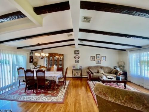 5 Stephen St, Dover, NJ 07801-2224