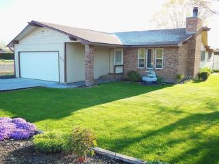 1605 72nd Ave, Yakima, WA 98908-1962