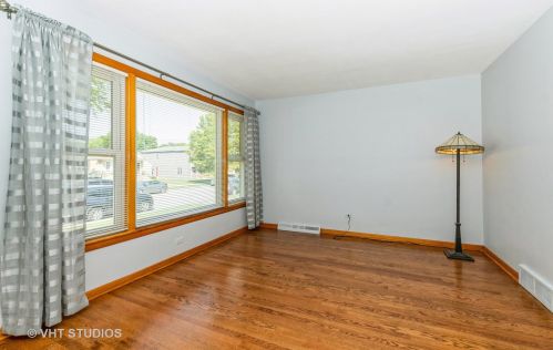 10523 Whipple St, Chicago, IL 60655-2034