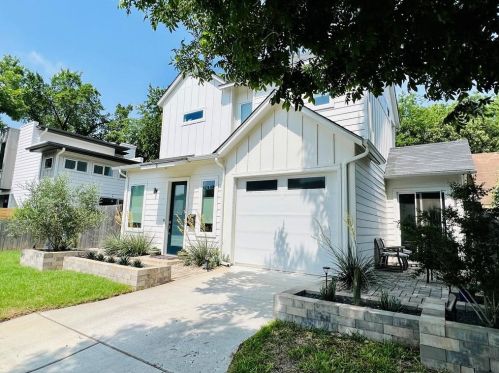 2911 4th St, Austin, TX 78702-4809