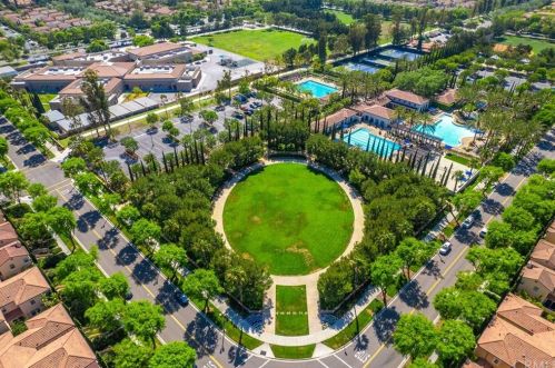 108 Spanish Lace, Irvine CA  92620-3424 exterior