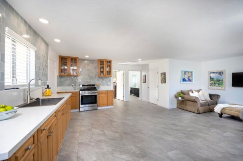 3547 Mira Pacific Dr, Oceanside CA  92056-3933 exterior