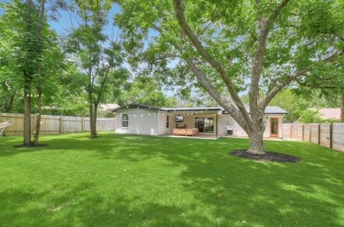 5707 Fairlane Dr, Austin TX  78757-4412 exterior