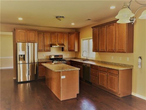 6 Gallini Dr, Piscataway, NJ 08854-5580