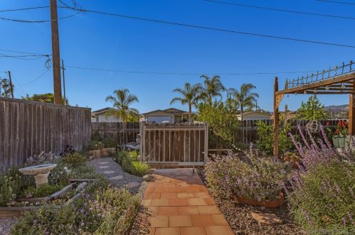 717 5th Ave, Escondido, CA 92025-4042