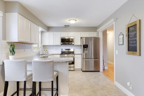 981 Cortland Dr, Saint Paul MN  55124-8999 exterior