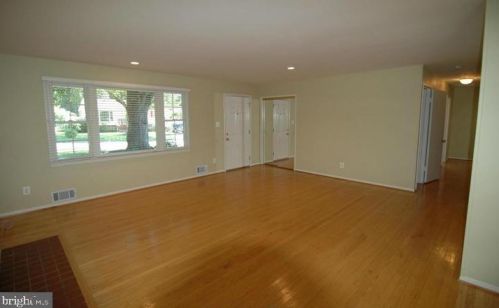 5310 Oldcastle Ln, Springfield VA  22151-1930 exterior