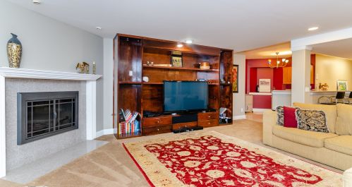 6919 Fieldstone Dr, Willowbrook IL  60527-5295 exterior