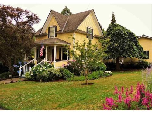 211 Welch St, Silverton, OR 97381-1931