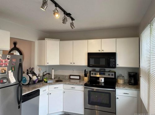 84 Summit Cmns, Derby, CT 06418-1262