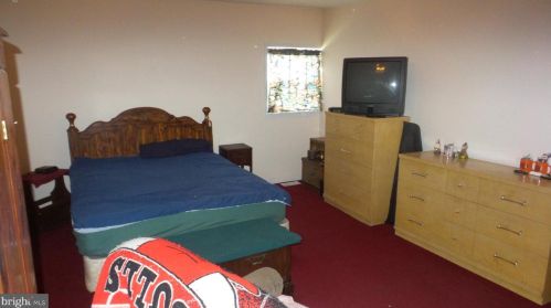 262 Bakers Basin Rd, Trenton NJ  08648-3312 exterior