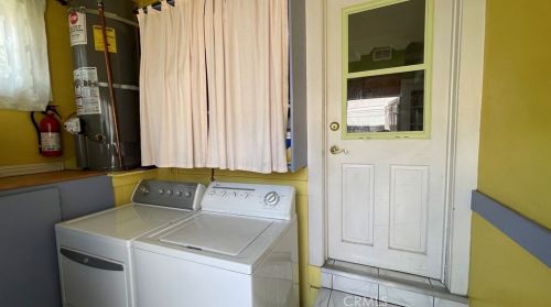 548 Oak St, Glendale CA 91204-1136 exterior