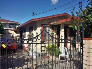6718 Parmelee Ave, Los Angeles, CA 90001-1912