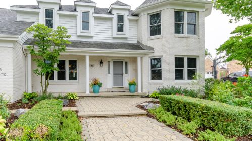 480 81st St, Willowbrook, IL 60527-5985