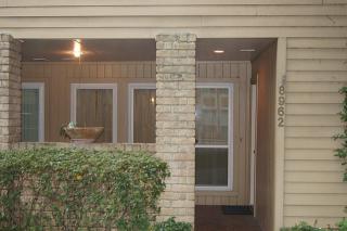 8962 Chatsworth Dr, Houston TX  77024-3710 exterior