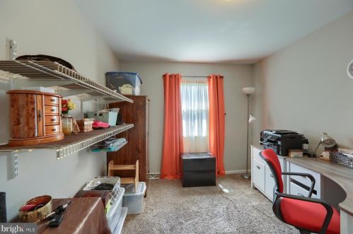 1501 Robert Rd, Lancaster PA  17601-5632 exterior