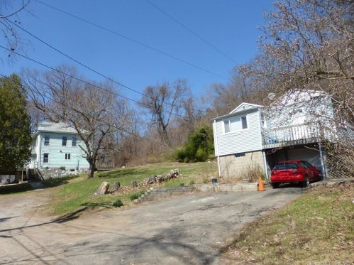 33 Denver Pl, Waterbury, CT 06708-1107