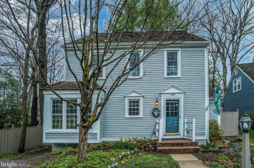 2069 Cobblestone Ln, Herndon, VA 20191-4039