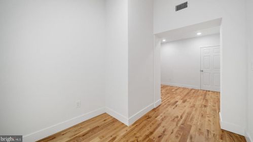 512 4 St, Philadelphia PA 19133-3105 exterior