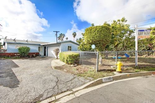 15203 Visalia Ave, Compton, CA 90220-2533