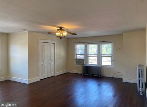 864 Haddon Ave, Camden, NJ 08103-2727