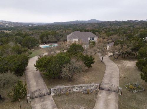 124 Vista Oaks Dr, Mount Sharp, TX 78620-2800