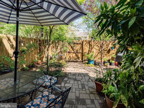 5271 Bradgen Ct, Springfield VA  22151-3505 exterior