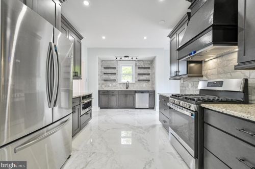 90 Holly Ave, Pitman NJ  08071-1249 exterior