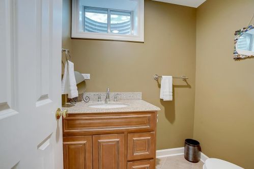 1550 Hawthorne Pl, Bannockburn IL  60015-2008 exterior