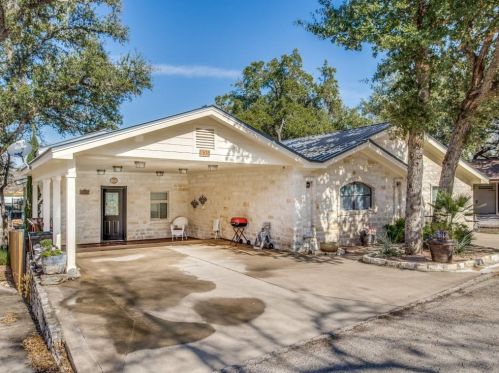 536 Crestwood Dr, Lakeside Heights, TX 78639-4002