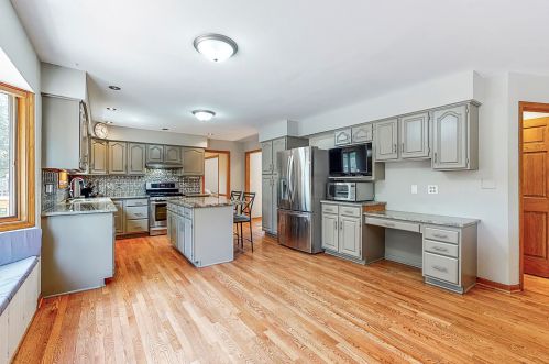 8143 Oak Ln, Niles IL  60714-2720 exterior