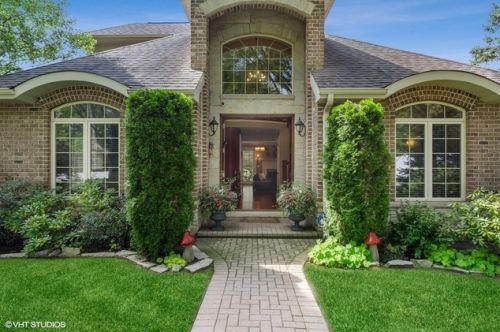 601 Larkdale Ln, Mount Prospect, IL 60056-1115