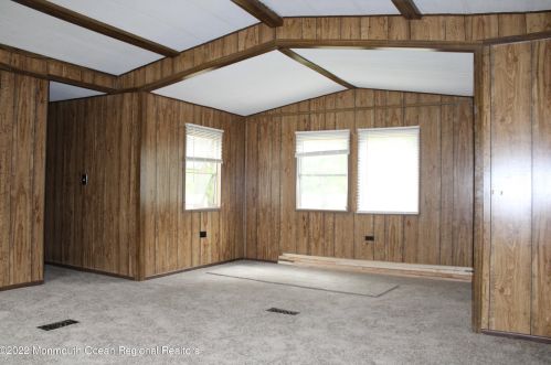 40 Kingfisher Way, Lakehurst, NJ 08759-3734