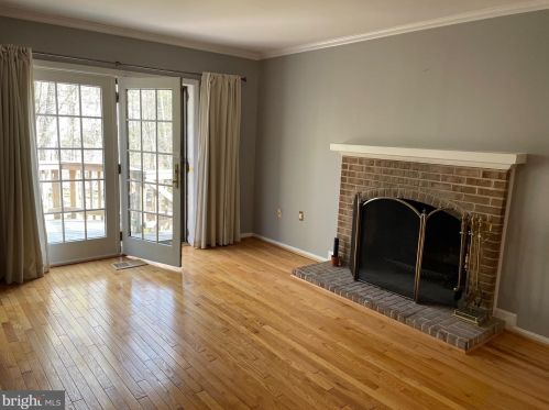 5853 Kara Pl, Springfield, VA 22015-3332