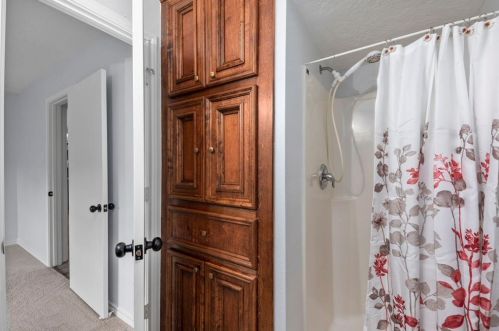 1833 Capri Ln, Taylor Lake Village TX  77586-2928 exterior