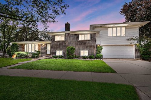246 Terry Ln, Villa Park, IL 60181-3362
