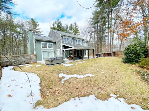 14 Standish Way, Amherst, NH 03031-2811