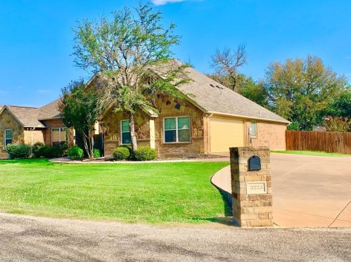 3223 Golden Oaks Cir, Granbury, TX 76049-2982