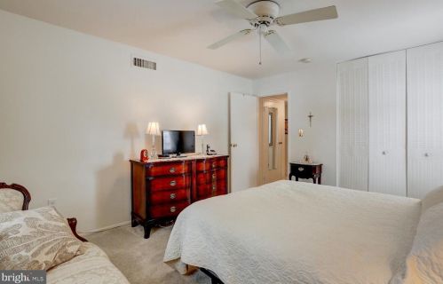 54 Valleybrook Dr, Lancaster PA  17601-4612 exterior