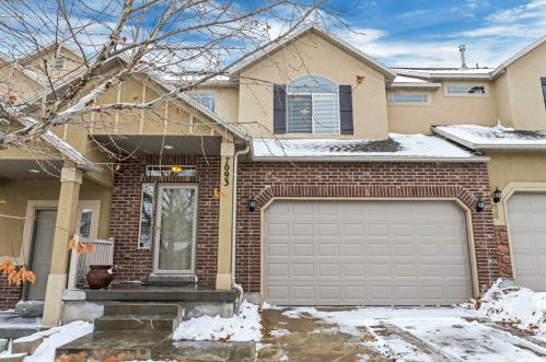 7093 Cottage Point Dr, Taylorsville, UT 84081-5702