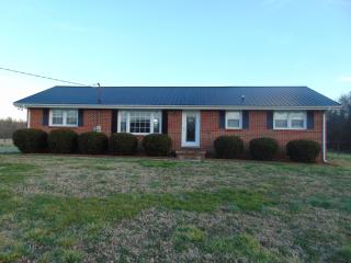 1514 Oak Grove Rd, Decherd, TN 37324-4405