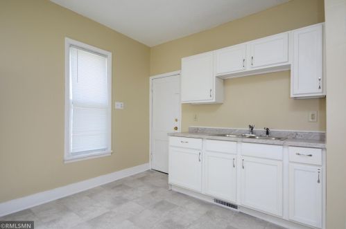 1189 Burr St, Saint Paul, MN 55130-3633