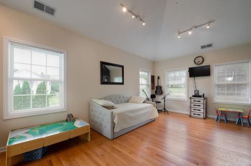 270 Budding Rdg, Southington CT  06489-4226 exterior