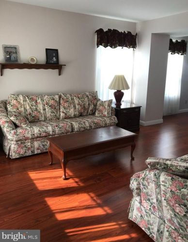 11 Sunflower Ln, Trenton, NJ 08620-3003