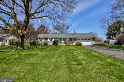1853 Rockvale Rd, Lancaster, PA 17602-1315