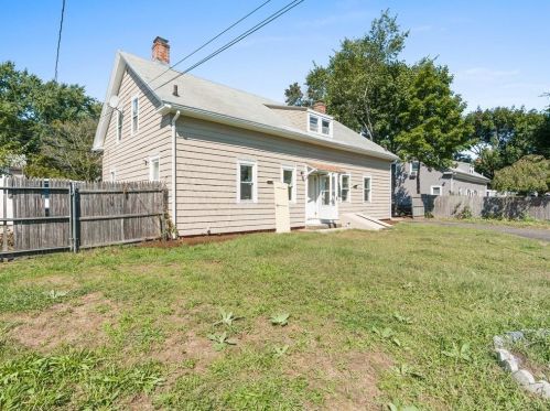46 Reed St, Warwick, RI 02886-1260
