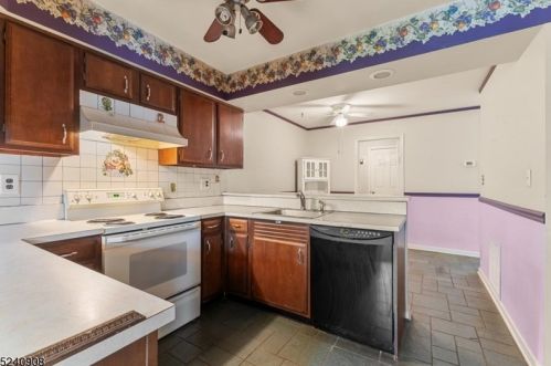 62 Goldfinch Dr, Hackettstown NJ  07840-3008 exterior